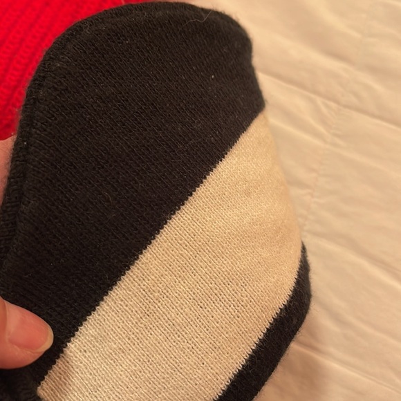 Totes Ear Muffs & Knit Hat. - Picture 5 of 9